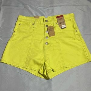 NWT Levi’s High Waisted Mom Shorts size 31